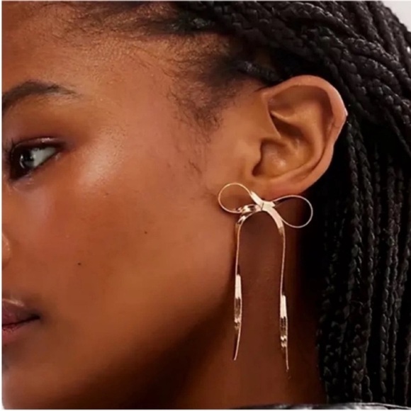 NWOT Gold Herringbone Bow Earrings - Picture 3 of 4